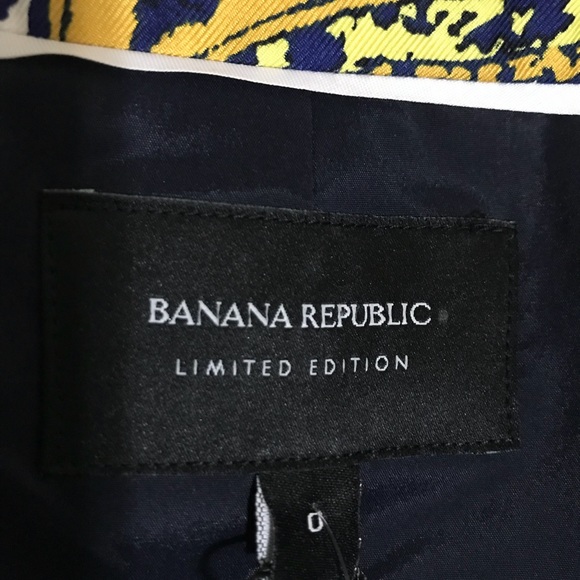 Wow can you pull this jacket off?? 🐥 - Picture 1 of 4